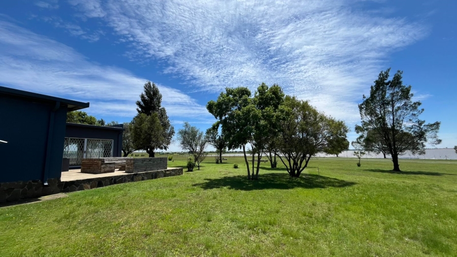 5 Bedroom Property for Sale in Oranjeville Free State